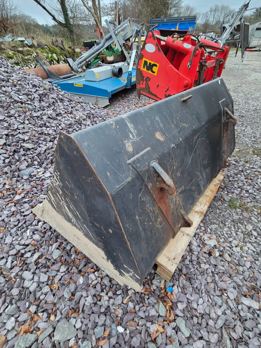 Quickie 5ft Bucket HD with tractor euro brackets - Image 3