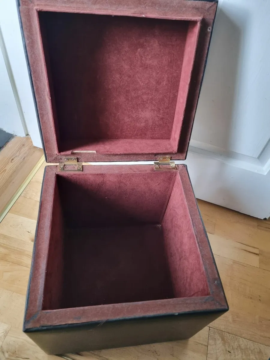 Black small pouffe stool with storage - Image 4