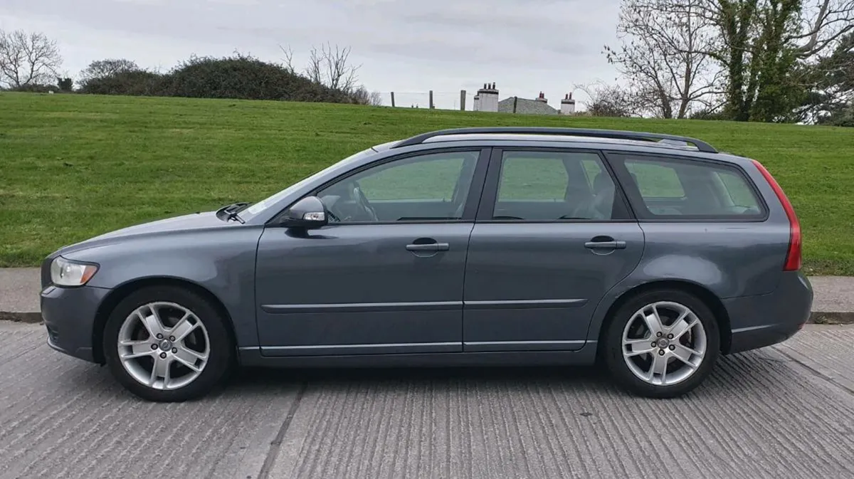 Volvo V50 1.6D 2010 - Image 4