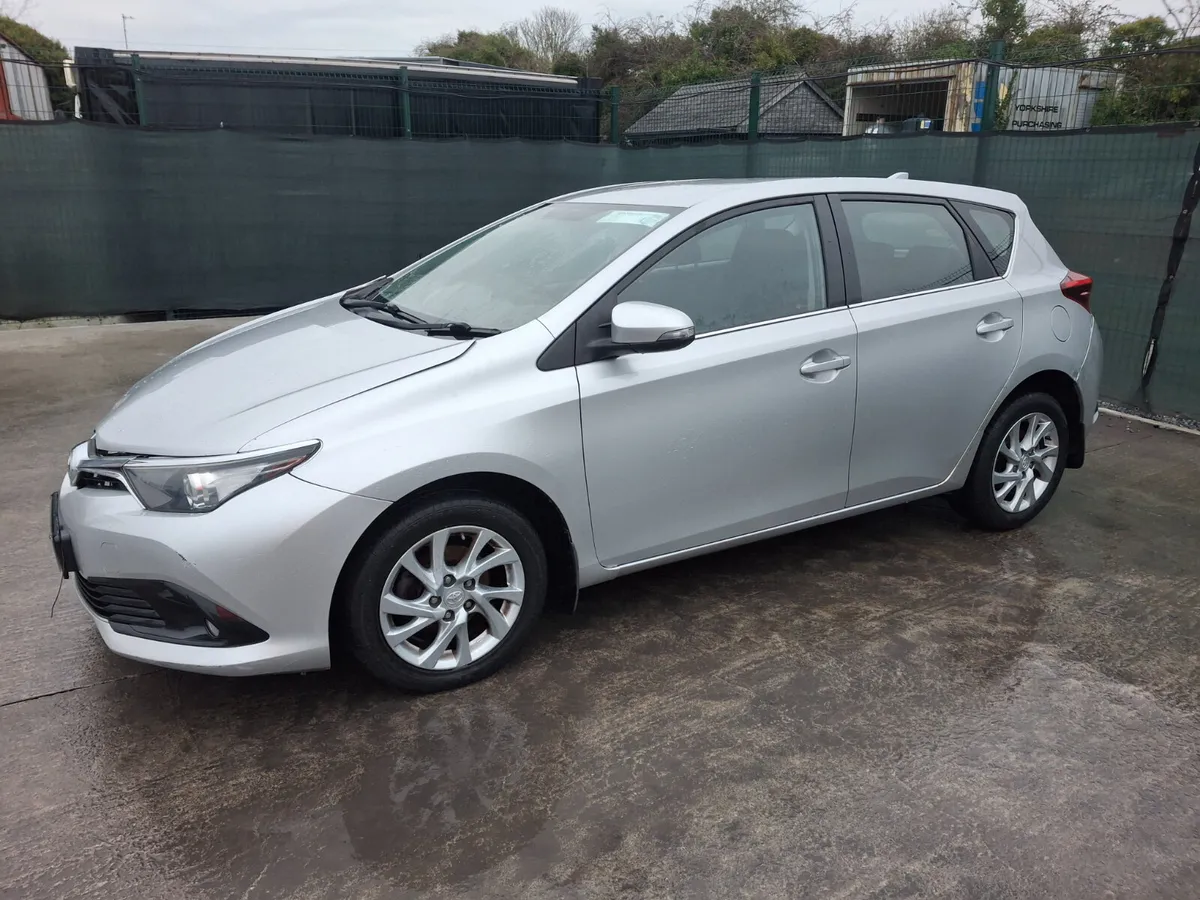 2017 Toyota Auris Diesel - Image 1