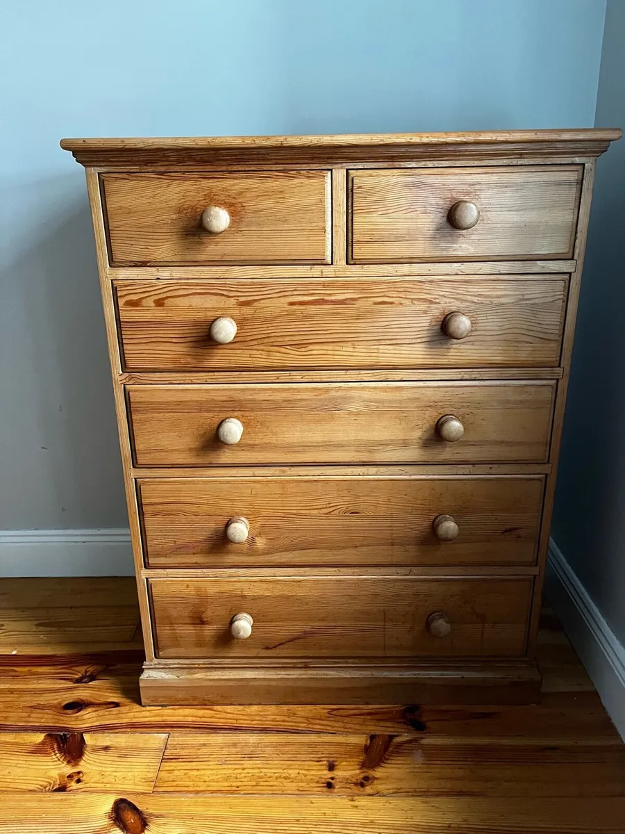 Wardrobe and chest of drawers - Image 1