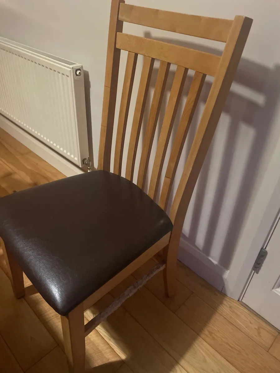 Dining table and chairs - Image 1