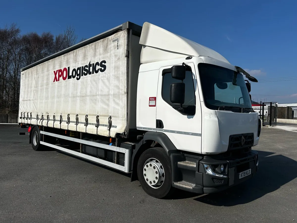 6x 2019 Renualt 30ft curtains 2 ton lifts - Image 1