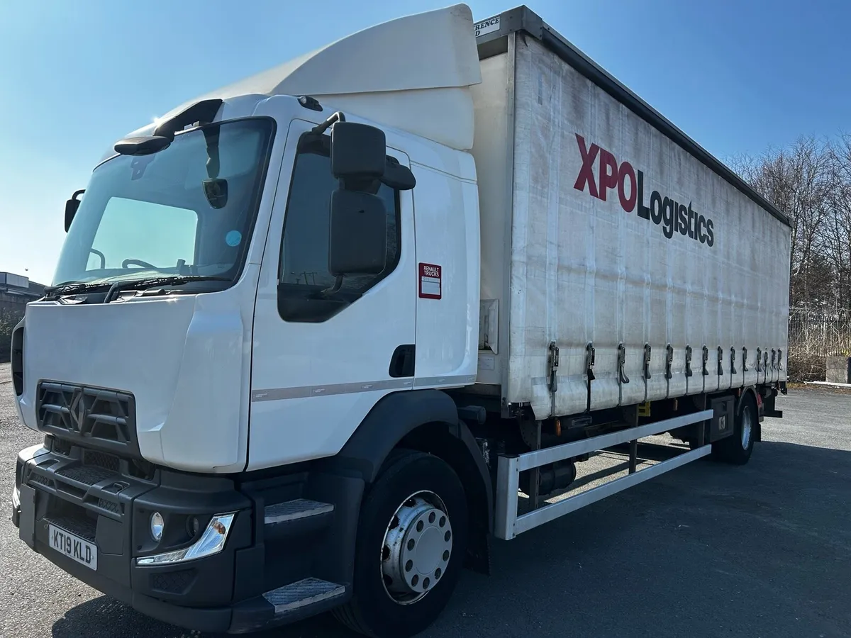 6x 2019 Renualt 30ft curtains 2 ton lifts - Image 3