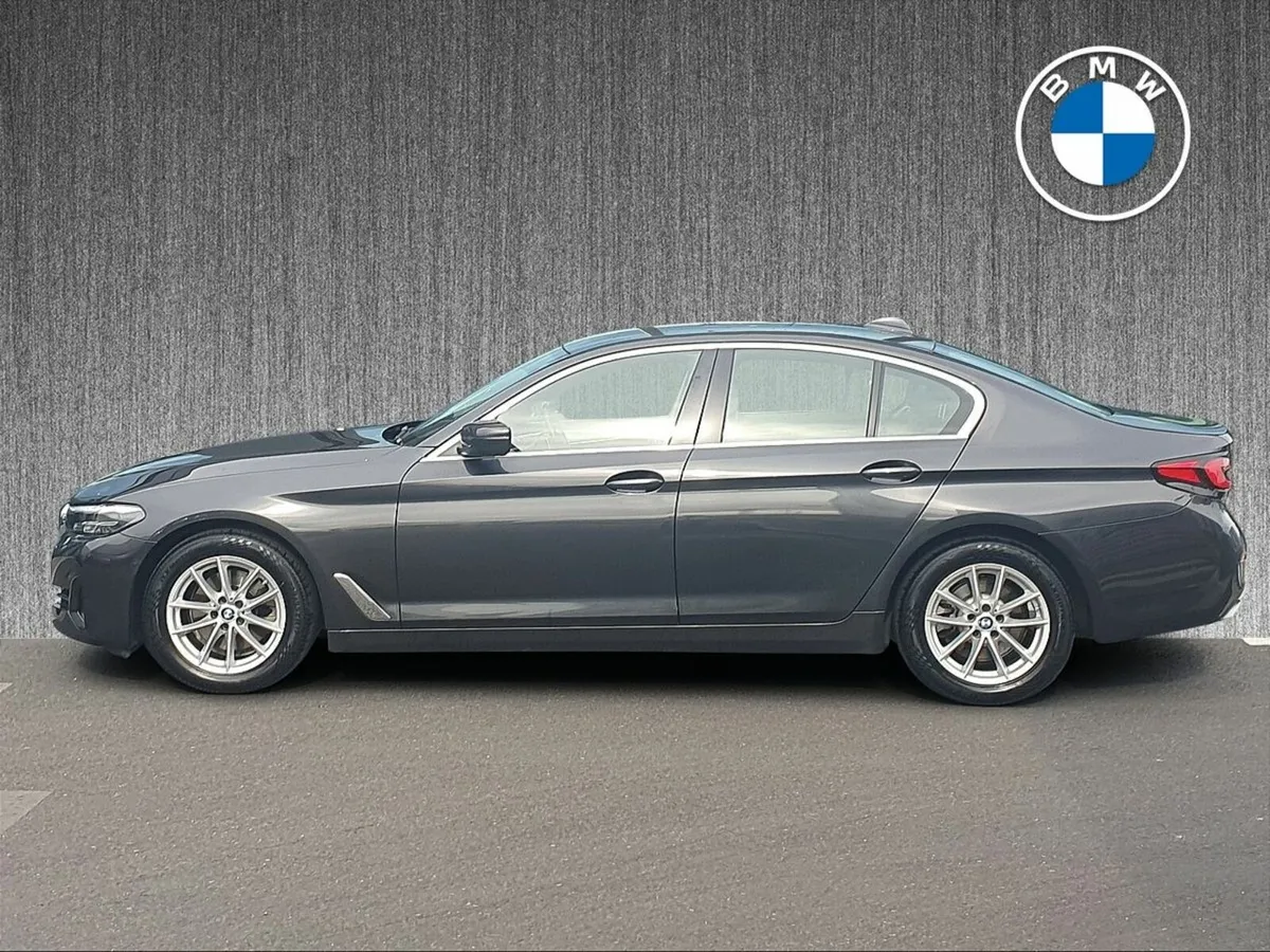 BMW 5-Series 520d SE Saloon - Image 4