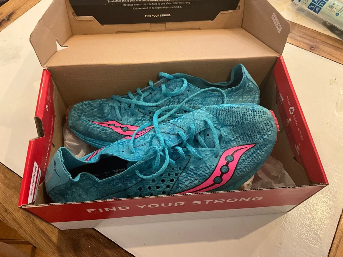 Women’ Saucony Endorphin Racer Shoes.Size 8 - Image 1