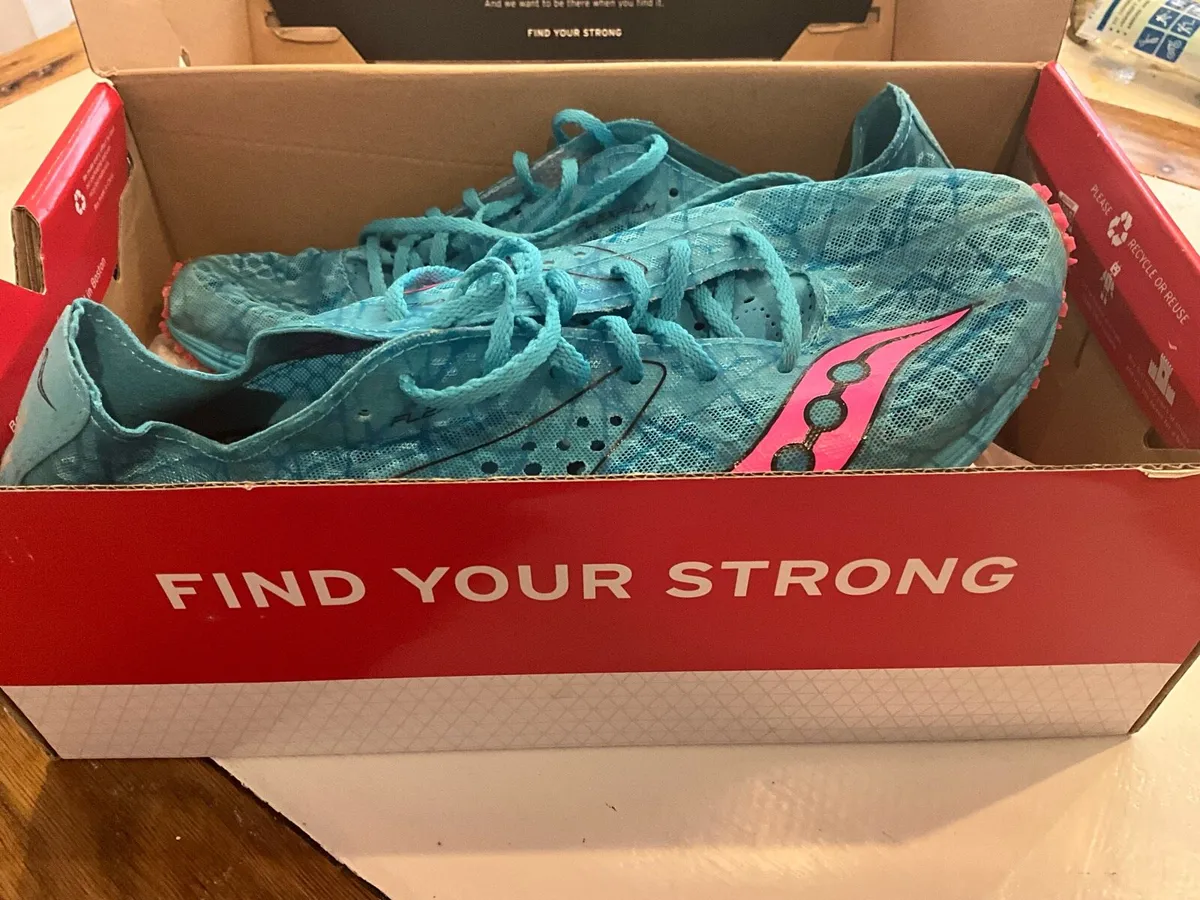 Women’ Saucony Endorphin Racer Shoes.Size 8 - Image 2