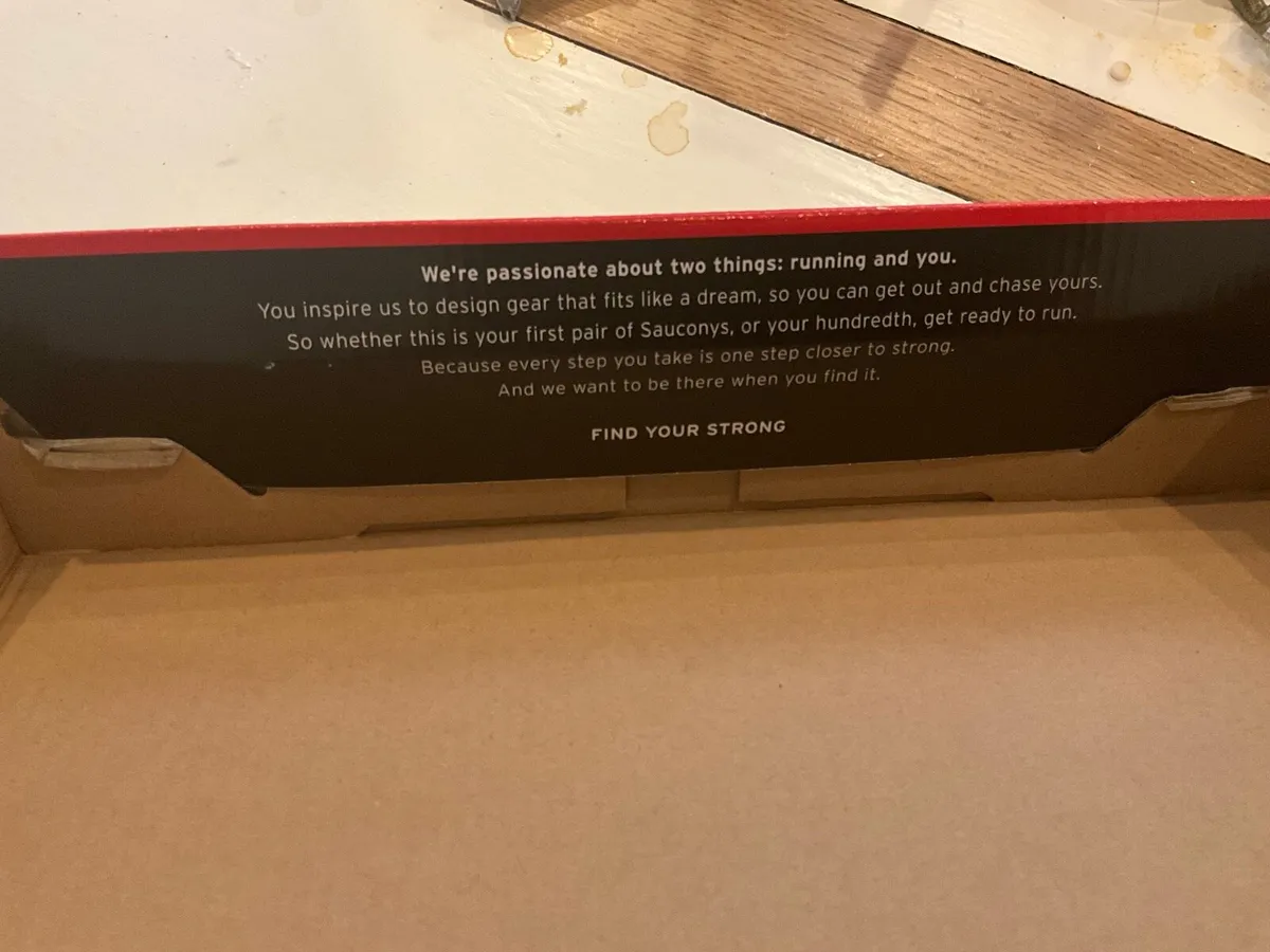 Women’ Saucony Endorphin Racer Shoes.Size 8 - Image 3