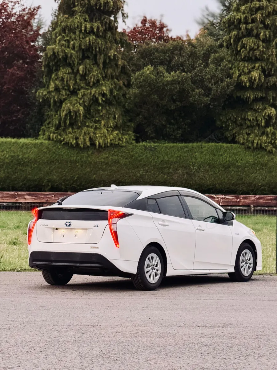 🌟Toyota Prius Icon - 1.8 Hybrid 2016🌟 - Image 4