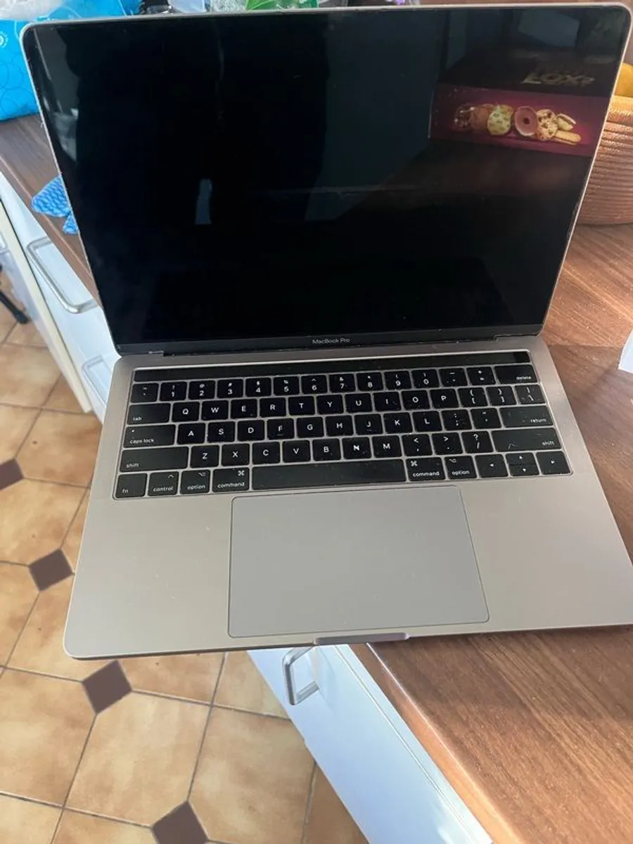 macbook pro 4 thunderbolt ports, mid 2017 - Image 2