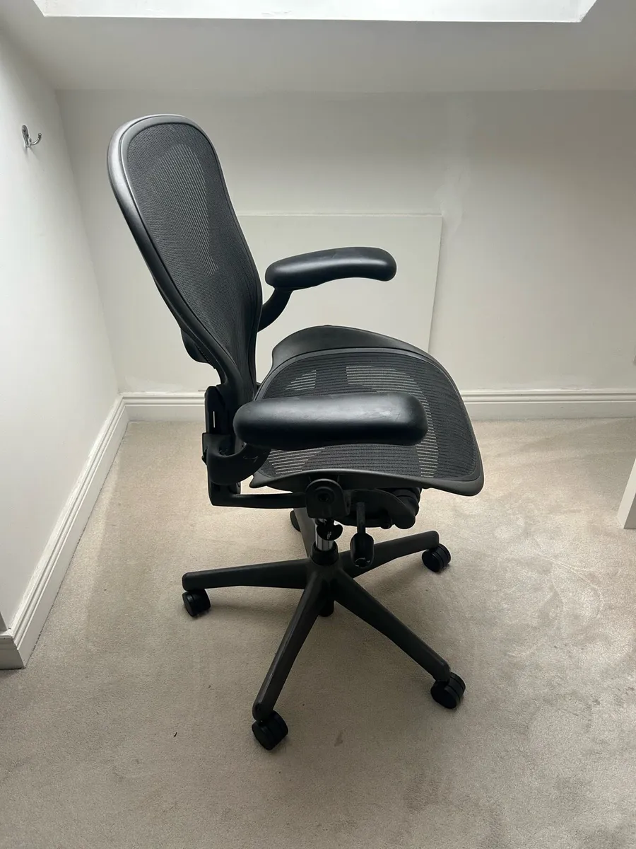 Herman Miller Aeron Size B - Image 3