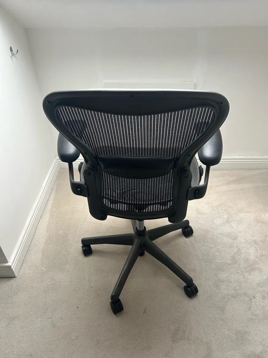 Herman Miller Aeron Size B - Image 4