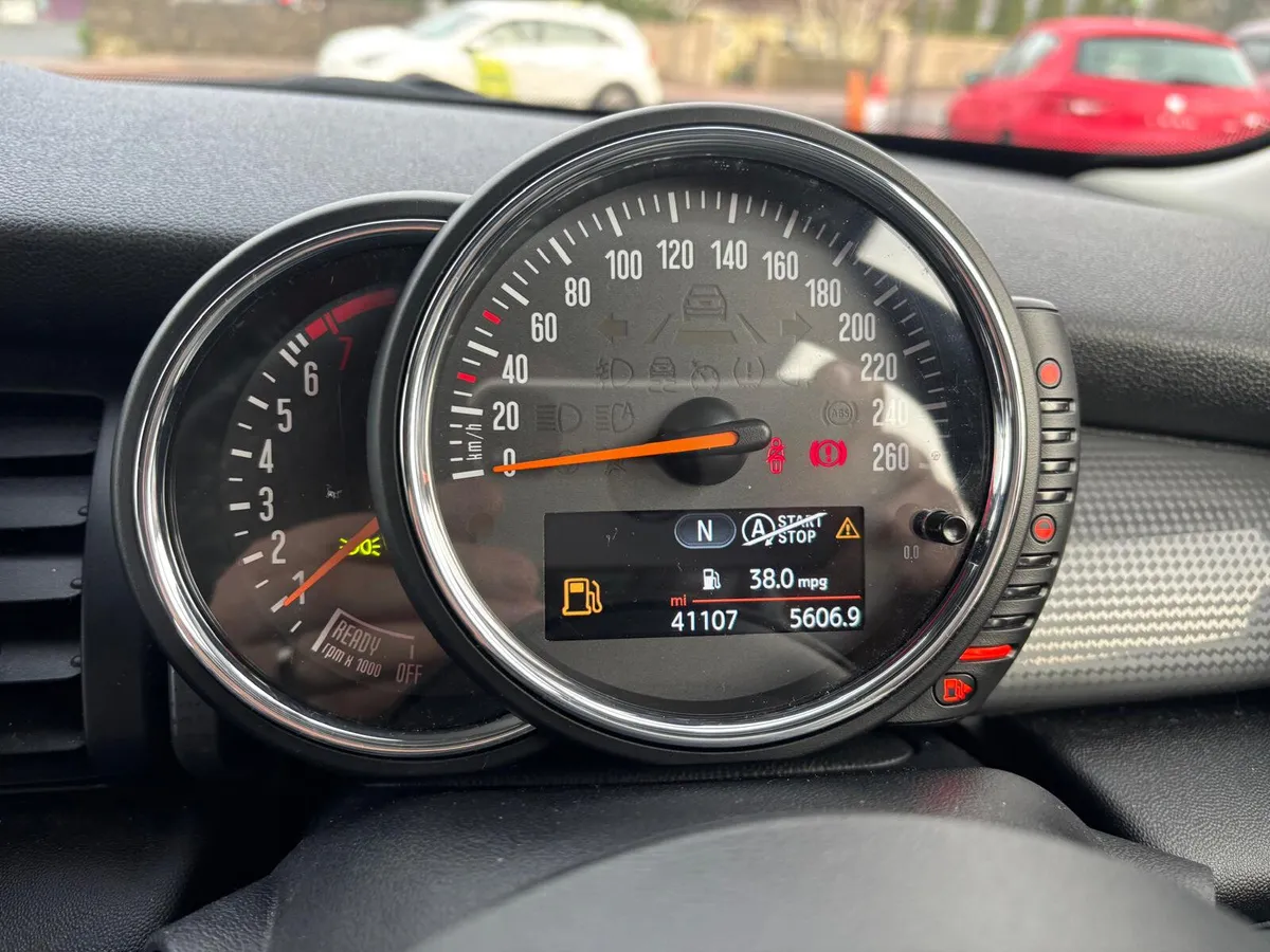 Mini Cooper 2018  PETROL  LOW  MILEAGE - Image 3