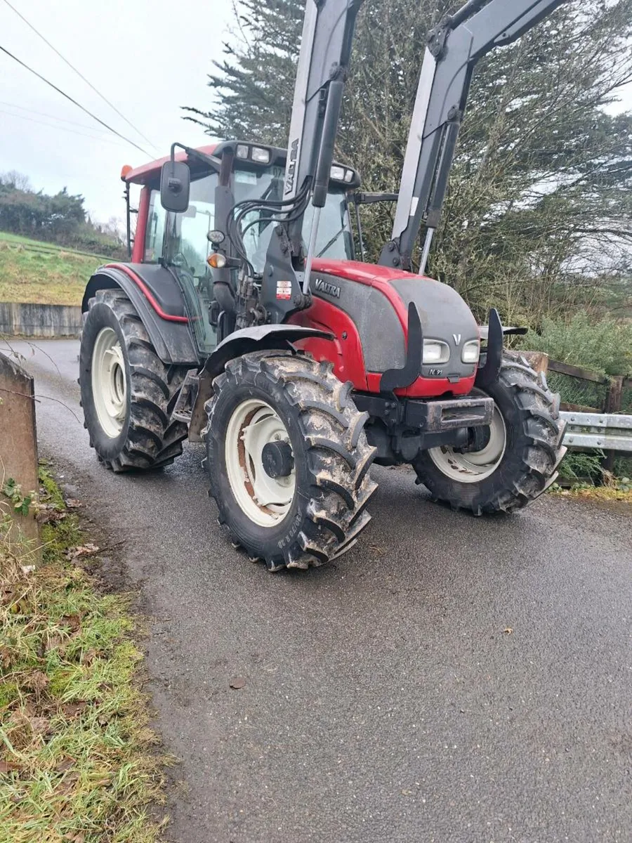 Valtra N91 with loader - Image 2