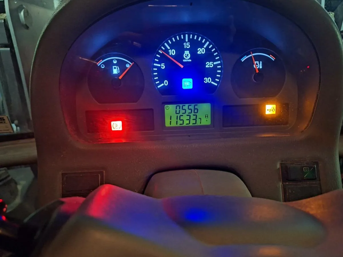 Valtra N91 with loader - Image 3