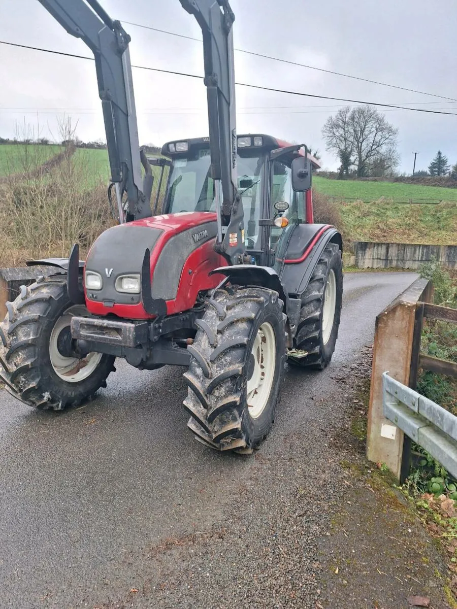 Valtra N91 with loader - Image 4