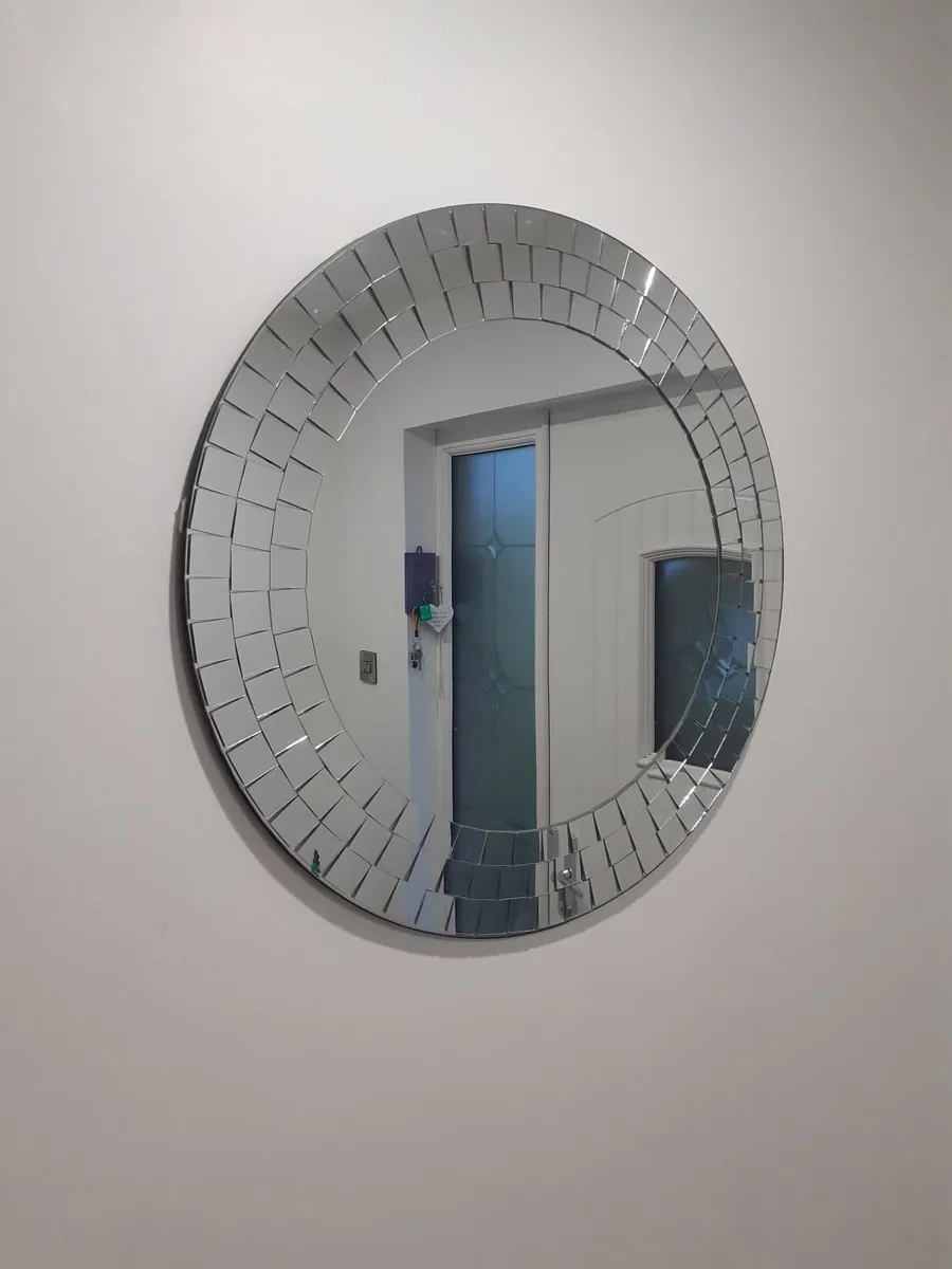 Round wall mirror - Image 1