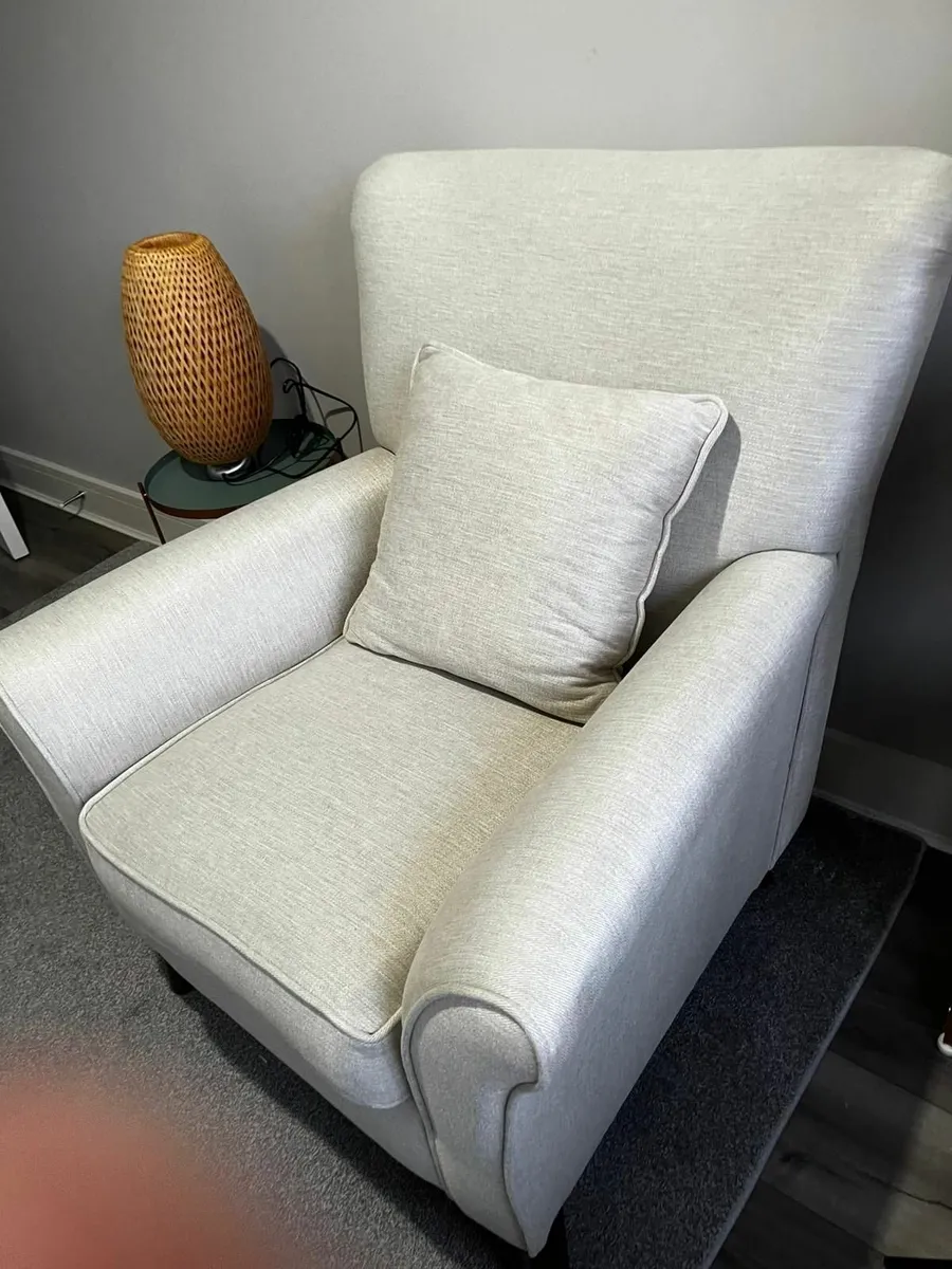 Luxury Armchair / Sofa Chair – Pristine Condition! - Image 3