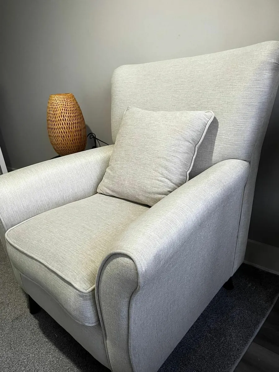 Luxury Armchair / Sofa Chair – Pristine Condition! - Image 4