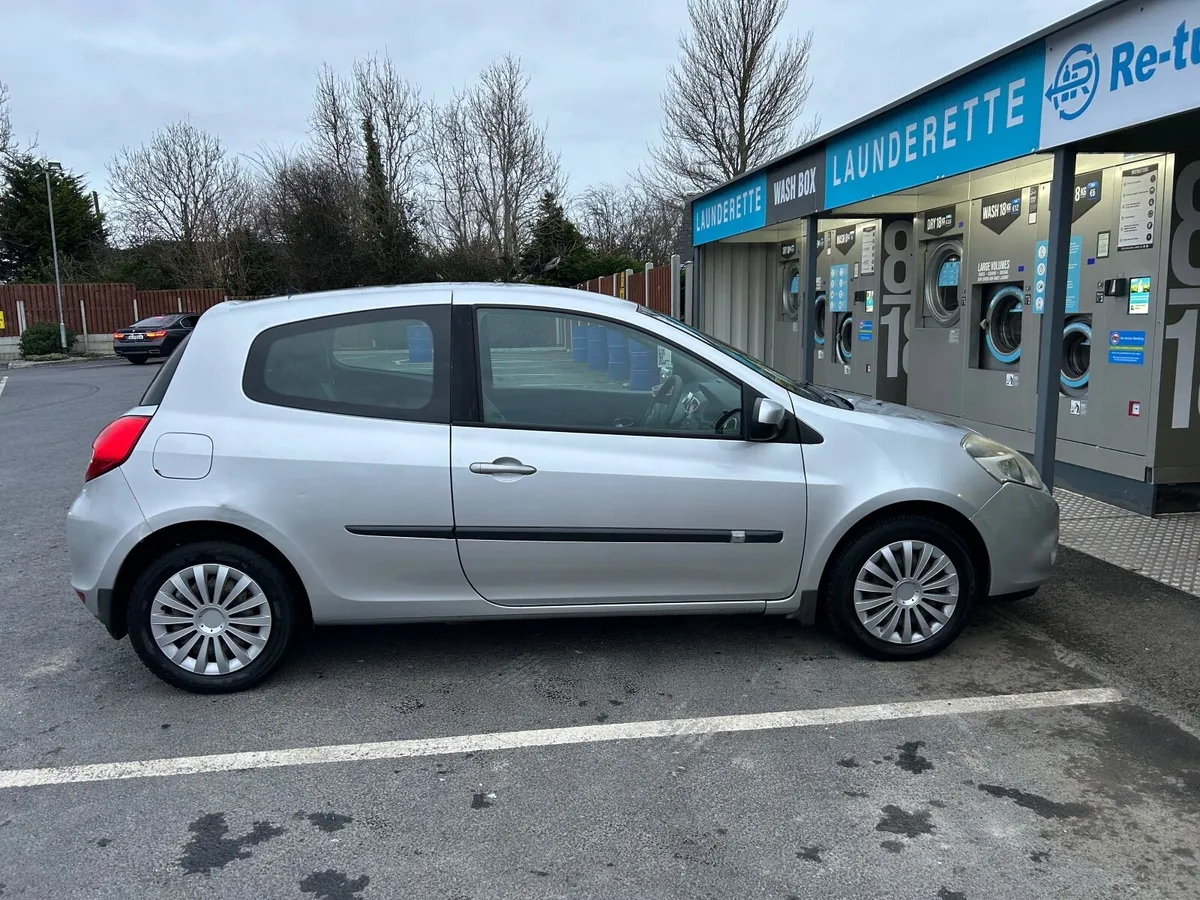 Renault Clio 2011 - Image 1