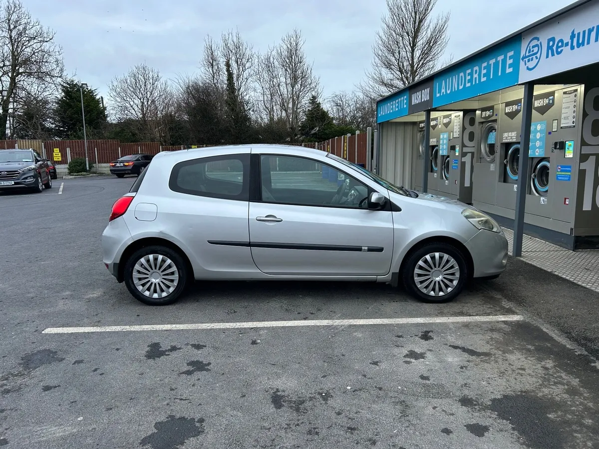 Renault Clio 2011 - Image 2