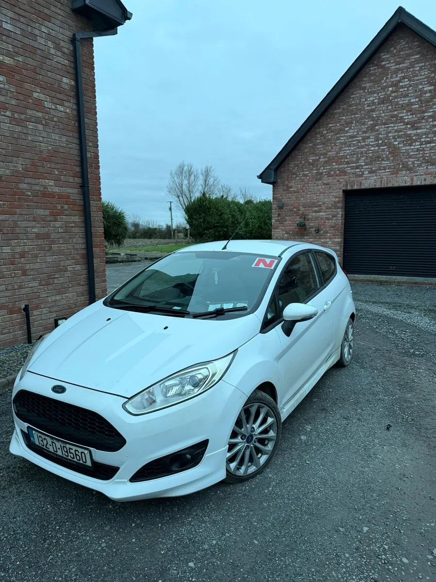 Ford Feista Ecoboost Zetec S - Image 2