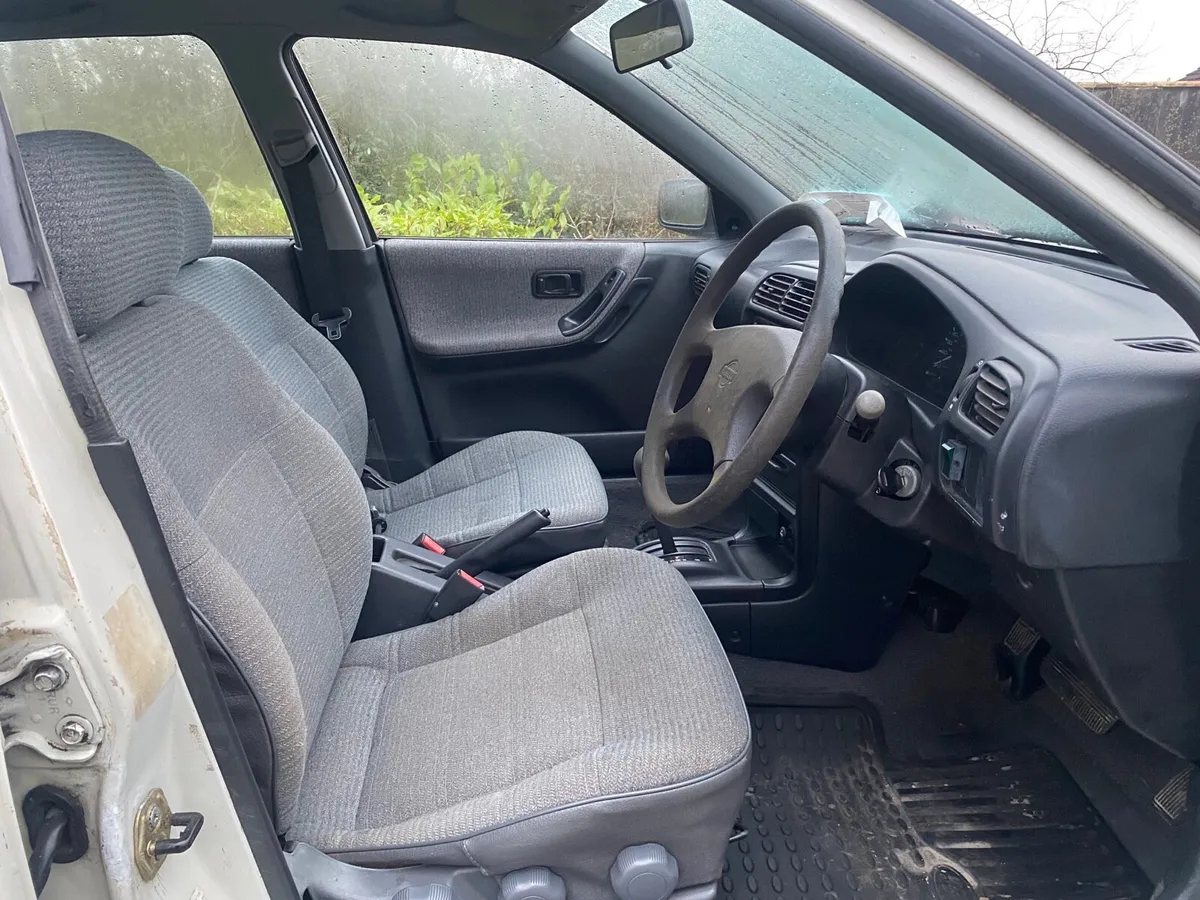 91 Nissan sunny automatic - Image 4