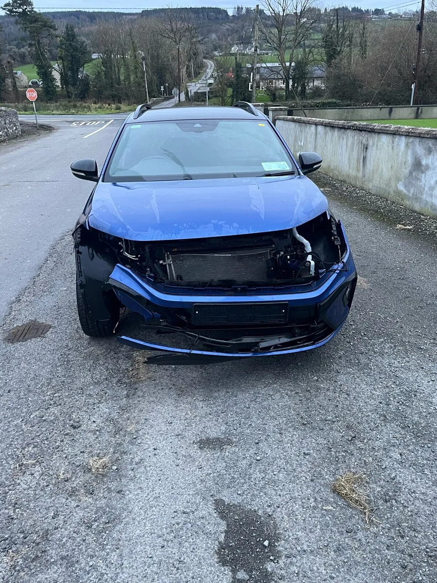 2022 vw Tiago r line 1 litre tsi - Image 2