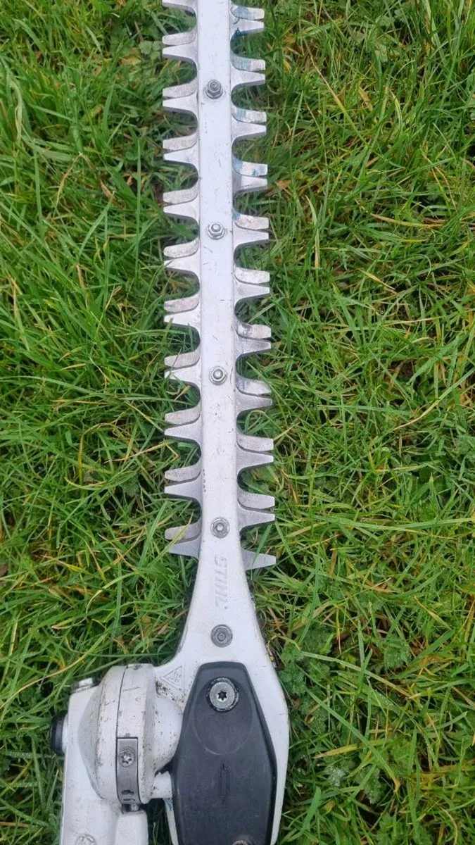 Stihl km131r long reach hedge trimmer - Image 4