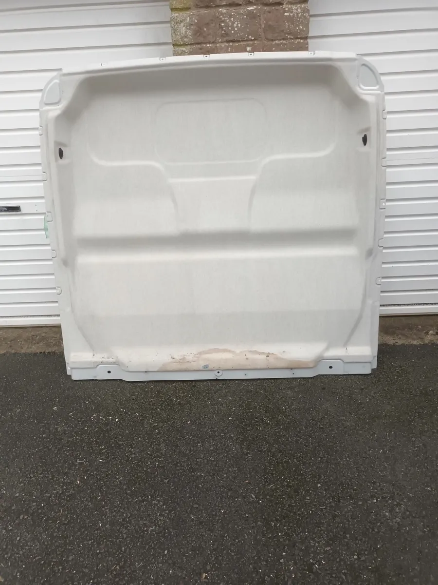 Swivel Seats & Rear Panel - Image 3