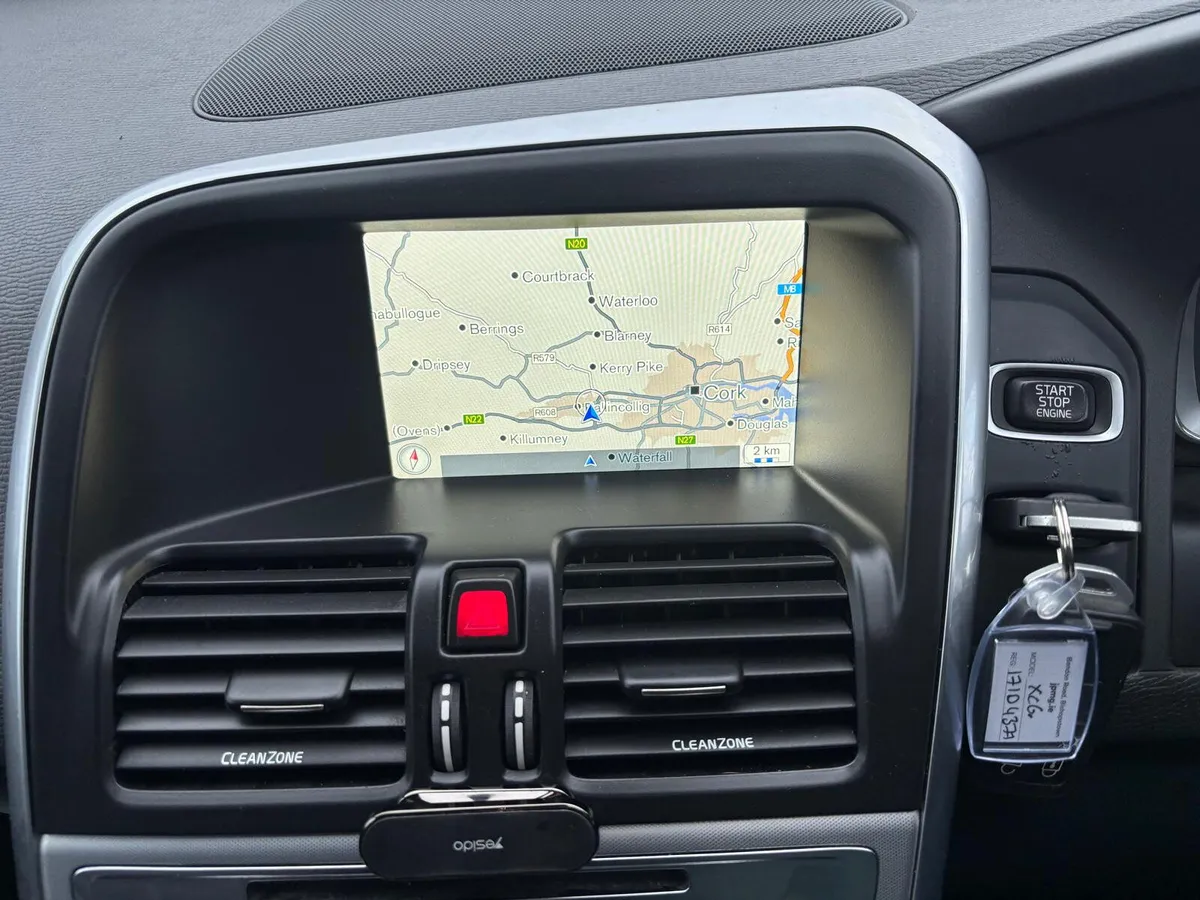 Volvo XC60 2017  SE LUX  STUNNING  SUV  AUTOMATIC - Image 2