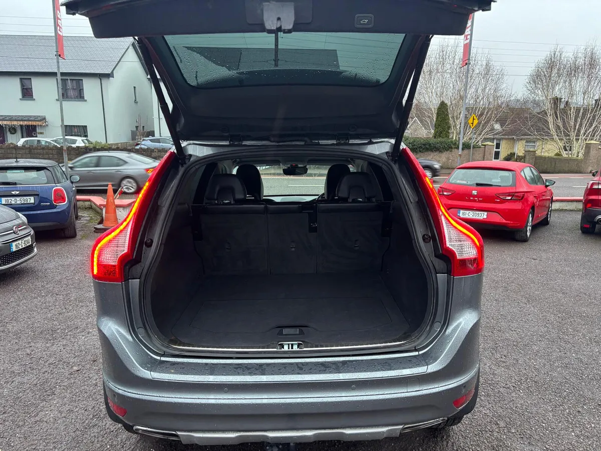 Volvo XC60 2017  SE LUX  STUNNING  SUV  AUTOMATIC - Image 3