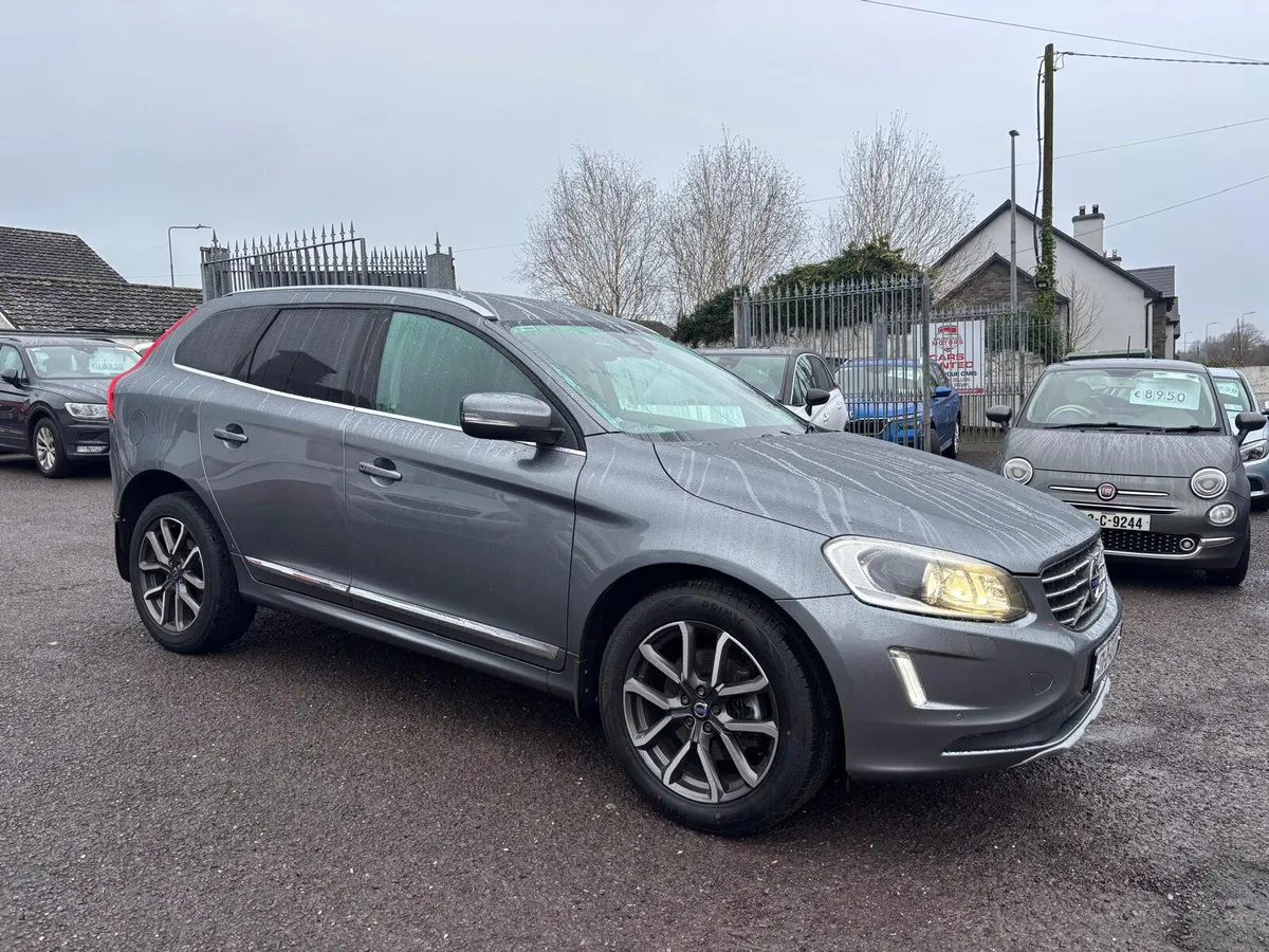 Volvo XC60 2017  SE LUX  STUNNING  SUV  AUTOMATIC - Image 1