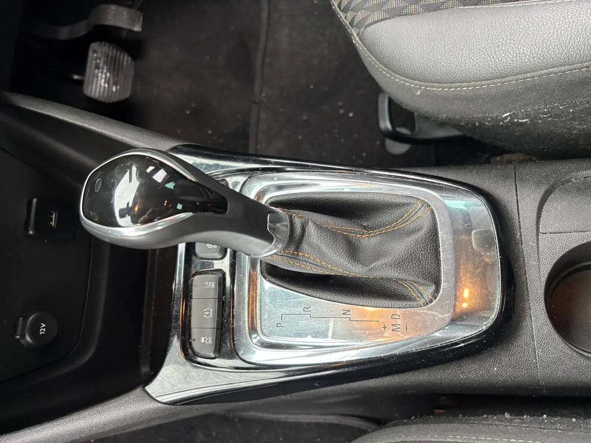 Opel Crossland X   AUTOMATIC  PETROL - Image 4