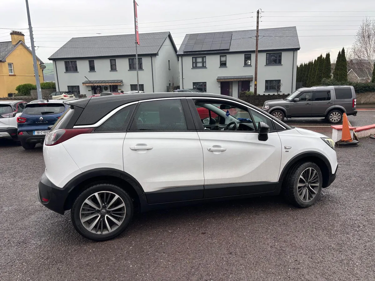 Opel Crossland X   AUTOMATIC  PETROL - Image 2