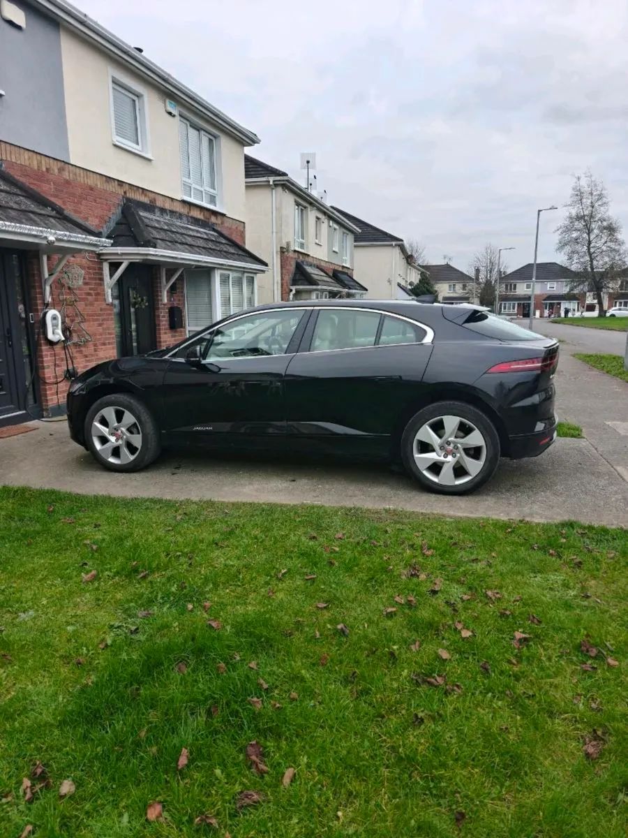 Jaguar I-Pace Black Ivory Leather interior - Image 3