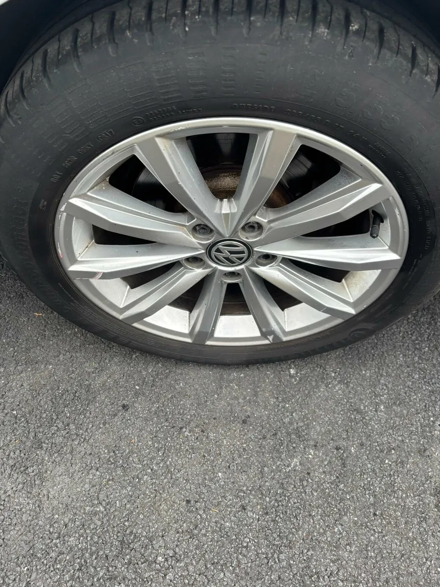 2015 Volswagen Passat tdi Buisness Addition - Image 4