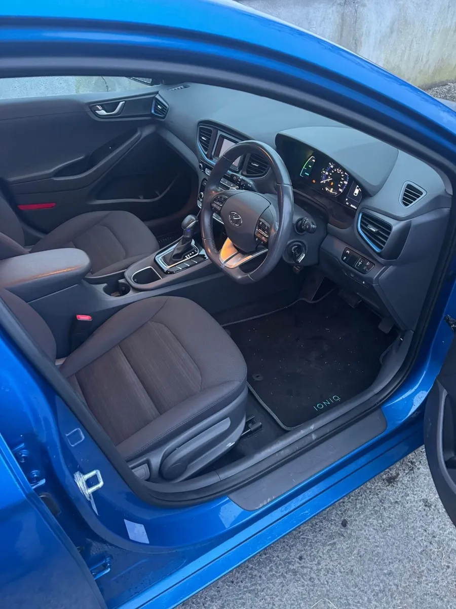 2018 Hyundai ioniq hybrid - Image 2