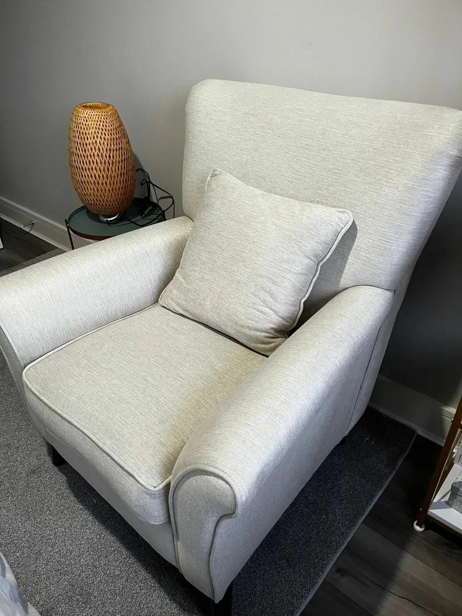 Luxury Armchair / Sofa Chair – Pristine Condition! - Image 1