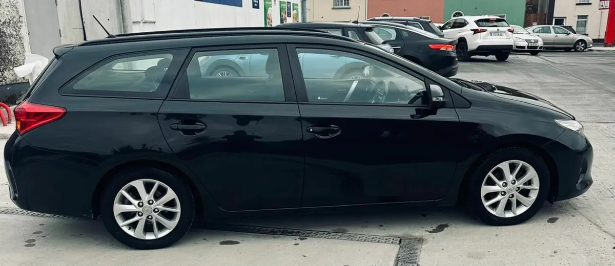 Toyota Auris 2014 - Image 3