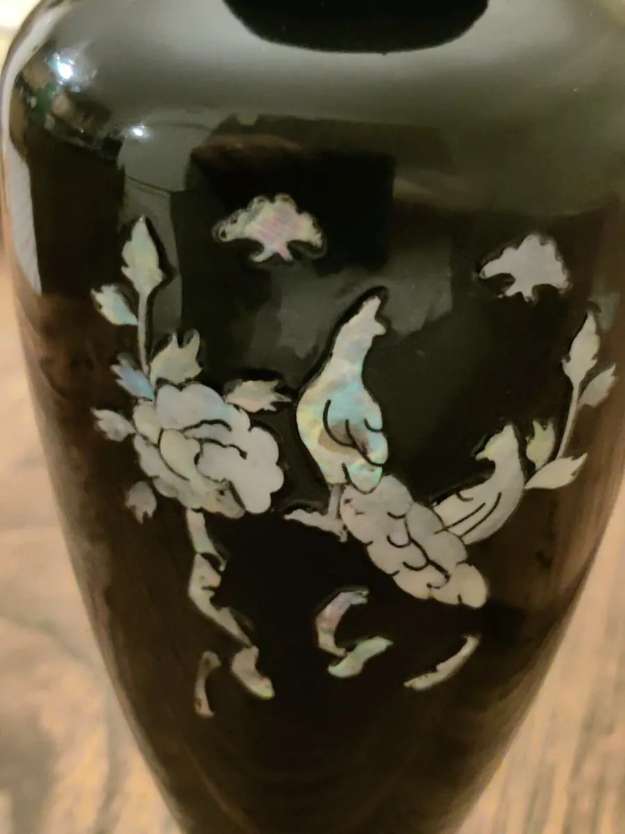 RARE, MOTHER OF PEARL10"Tall Vintage Easten Vase ! - Image 3