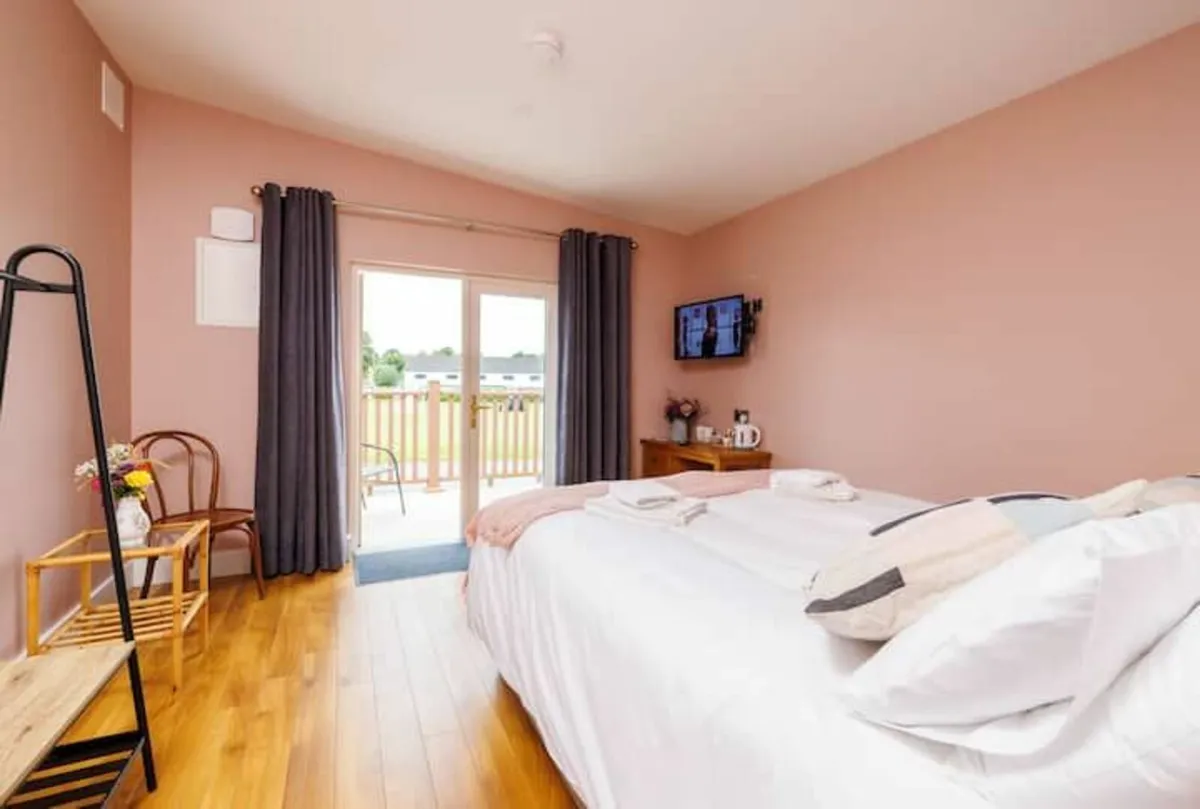 Cabin for sale - Image 1