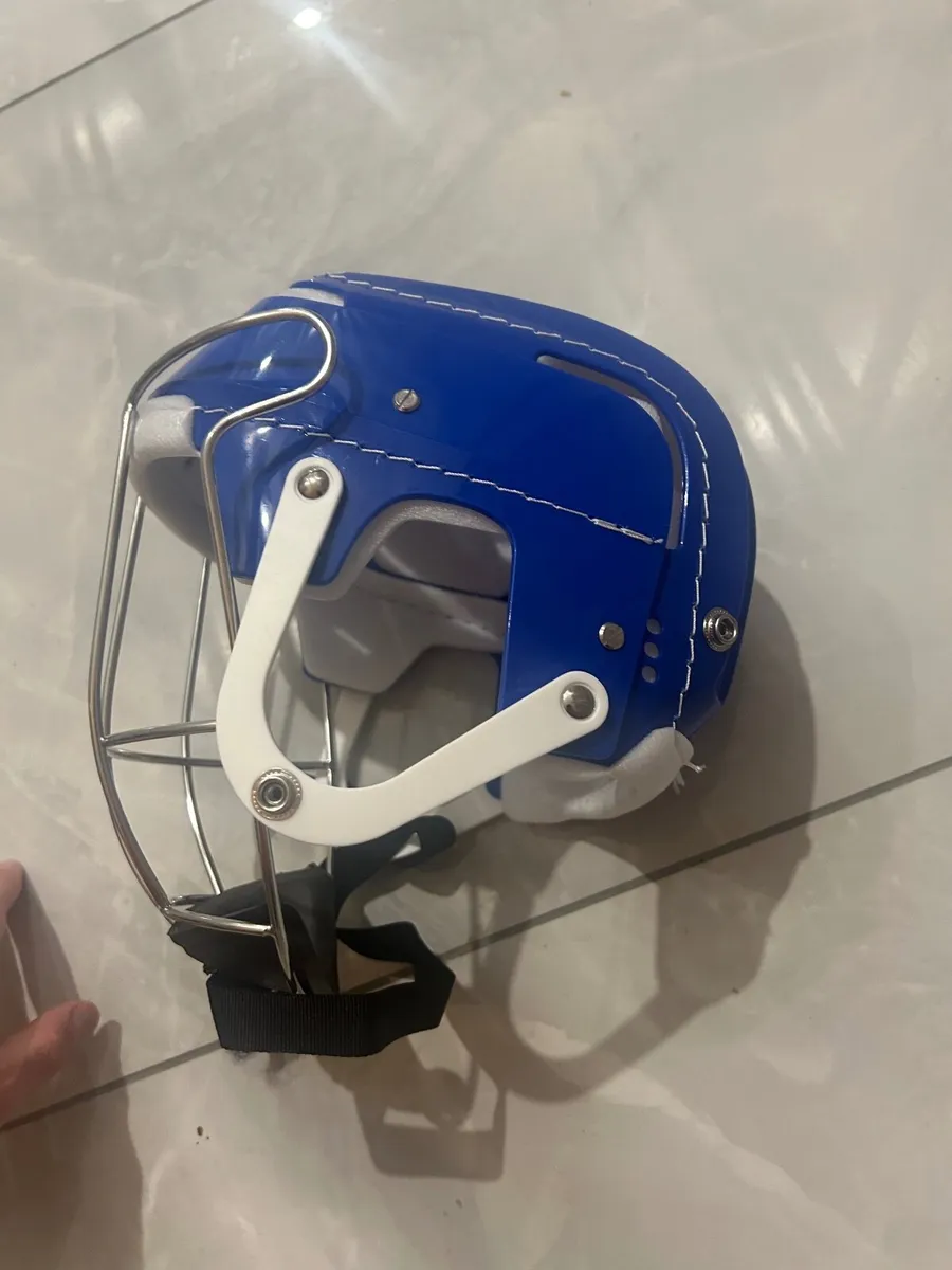 Gola helmet - Image 3