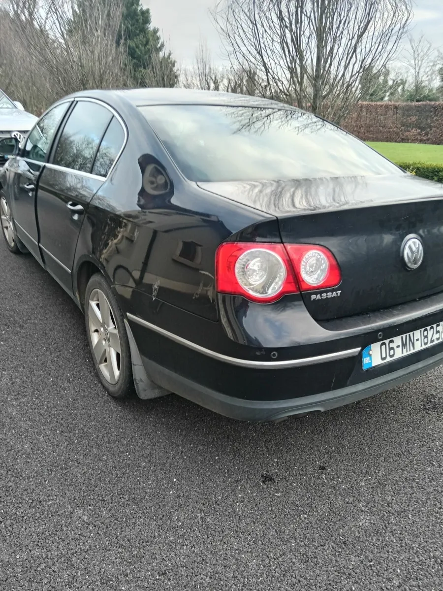 Volkswagen Passat 2006 - Image 2
