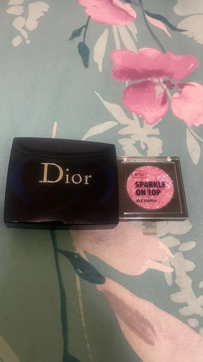 Two eyeshadows - Image 2