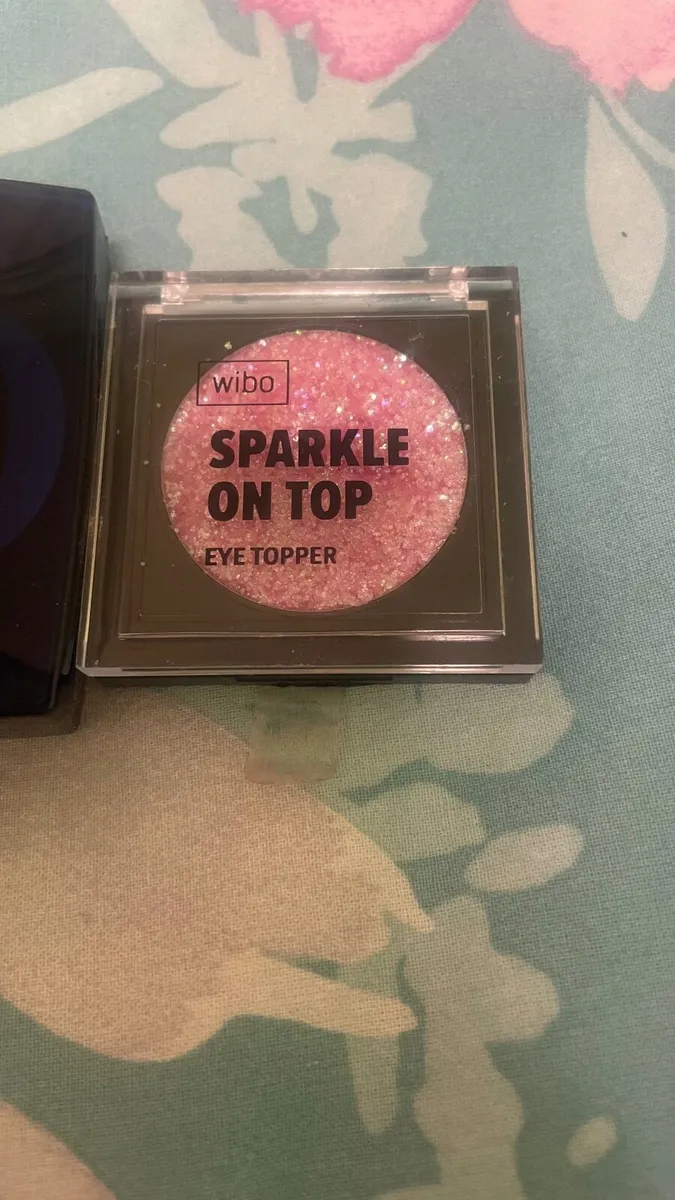 Two eyeshadows - Image 3