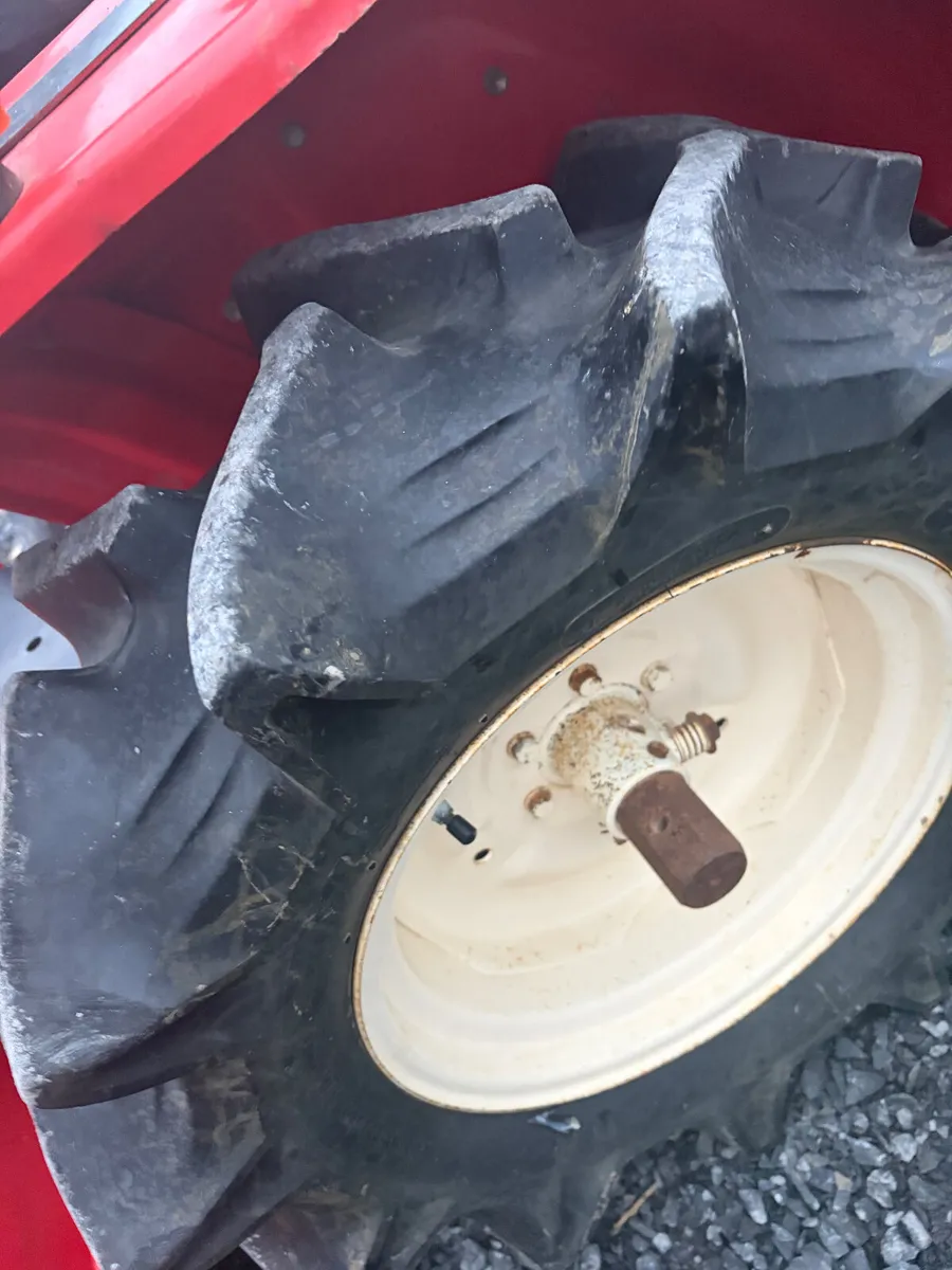 Yanmar f13D compact tractor with rotavator - Image 4