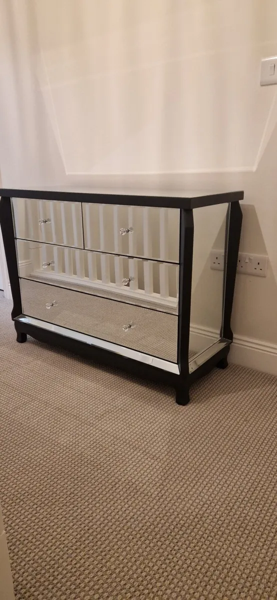 Chest of drawers - Image 1