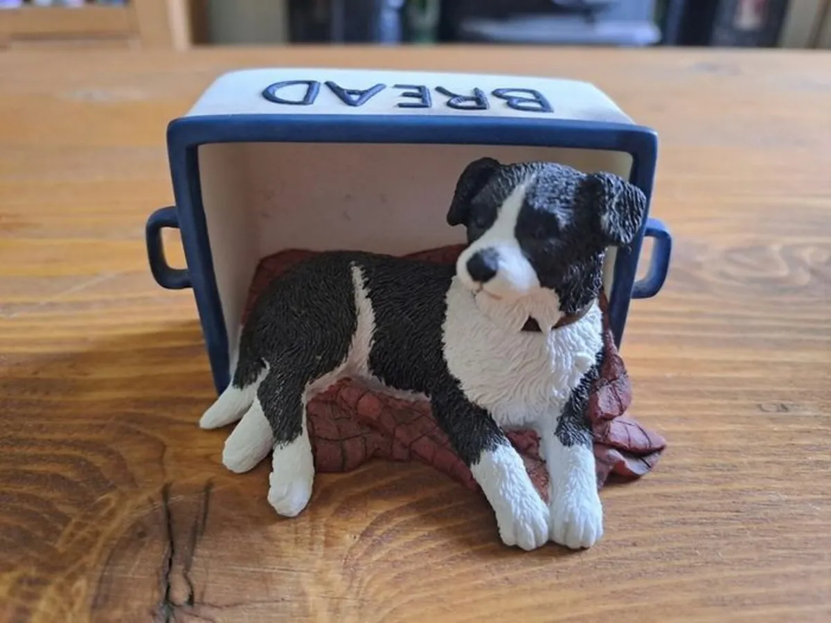 On the Farm Figurine 2004 - Image 1