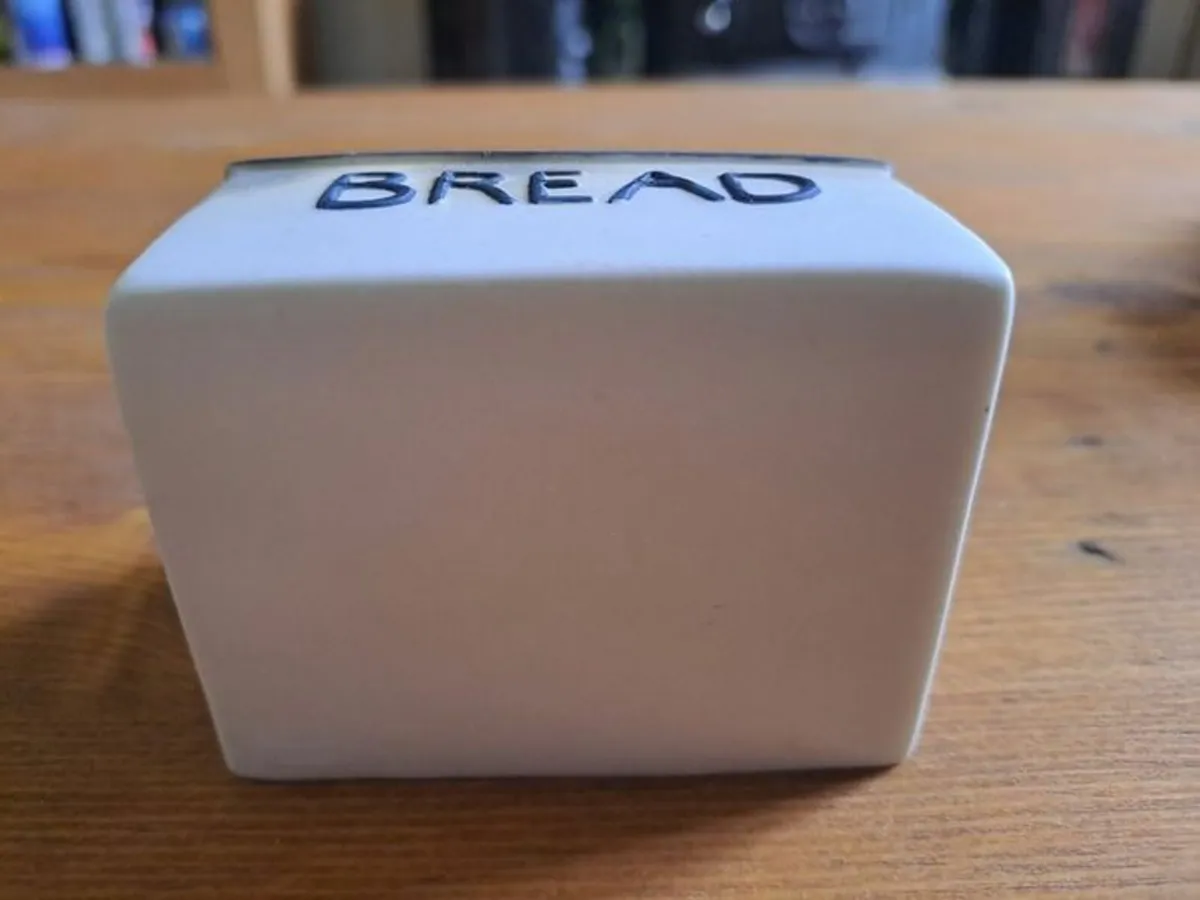 On the Farm Figurine 2004 - Image 3